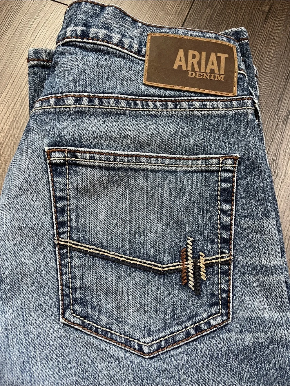Ariat Men's Straight Leg Faded Blue Denim Jeans 29x34 - Picture 4 of 4